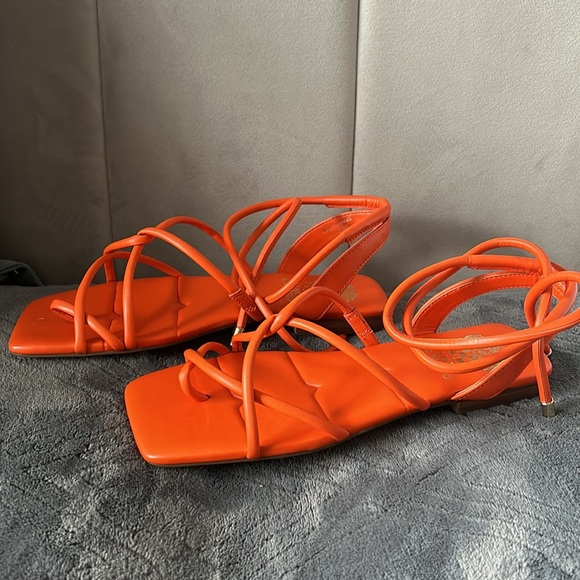 Vince Camaro Alminda Sandal Orange - Picture 3 of 3